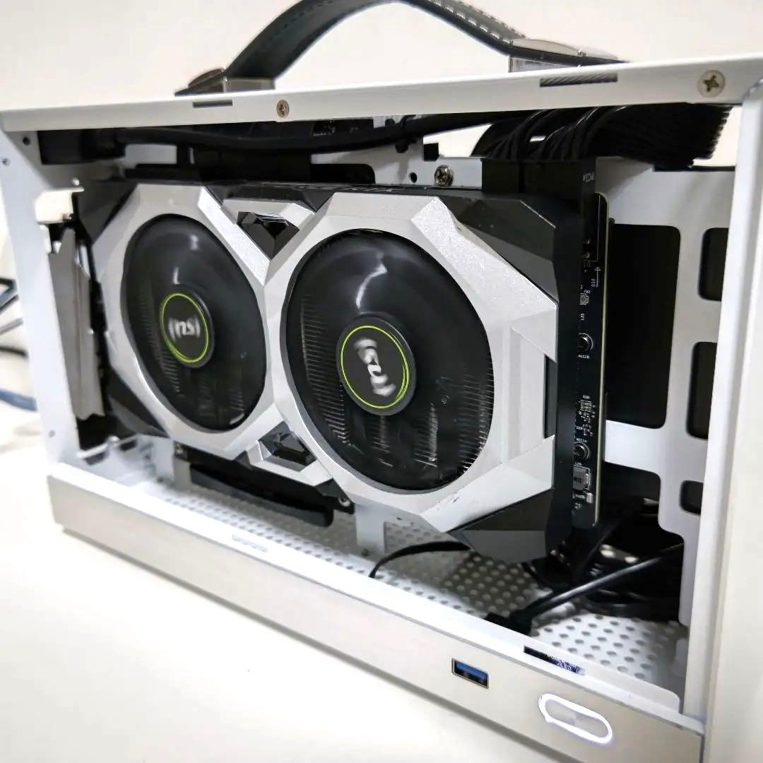 小型ゲーミングPC