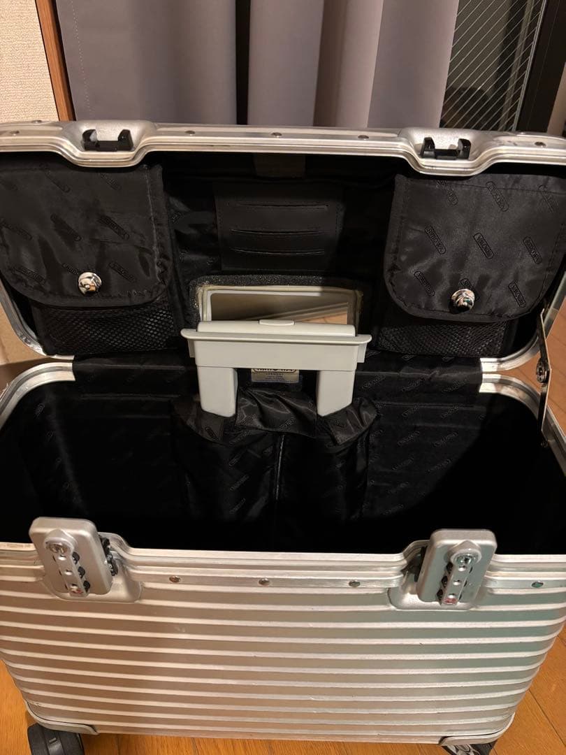 リモワ　パイロット　29L 機内持ち込みサイズ