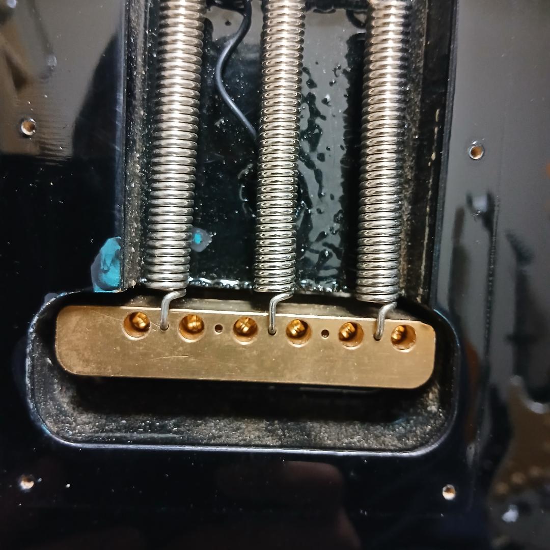 FERNANDES LE-1Z ブラス製トレモロブロック搭載