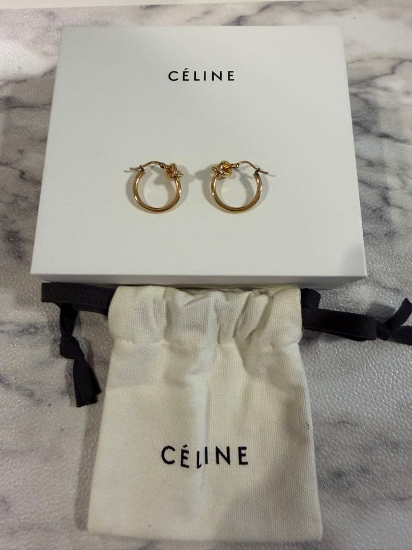 【極美品】CELINE セリーヌ ノットスモールフープピアス　ゴールド　ピアス