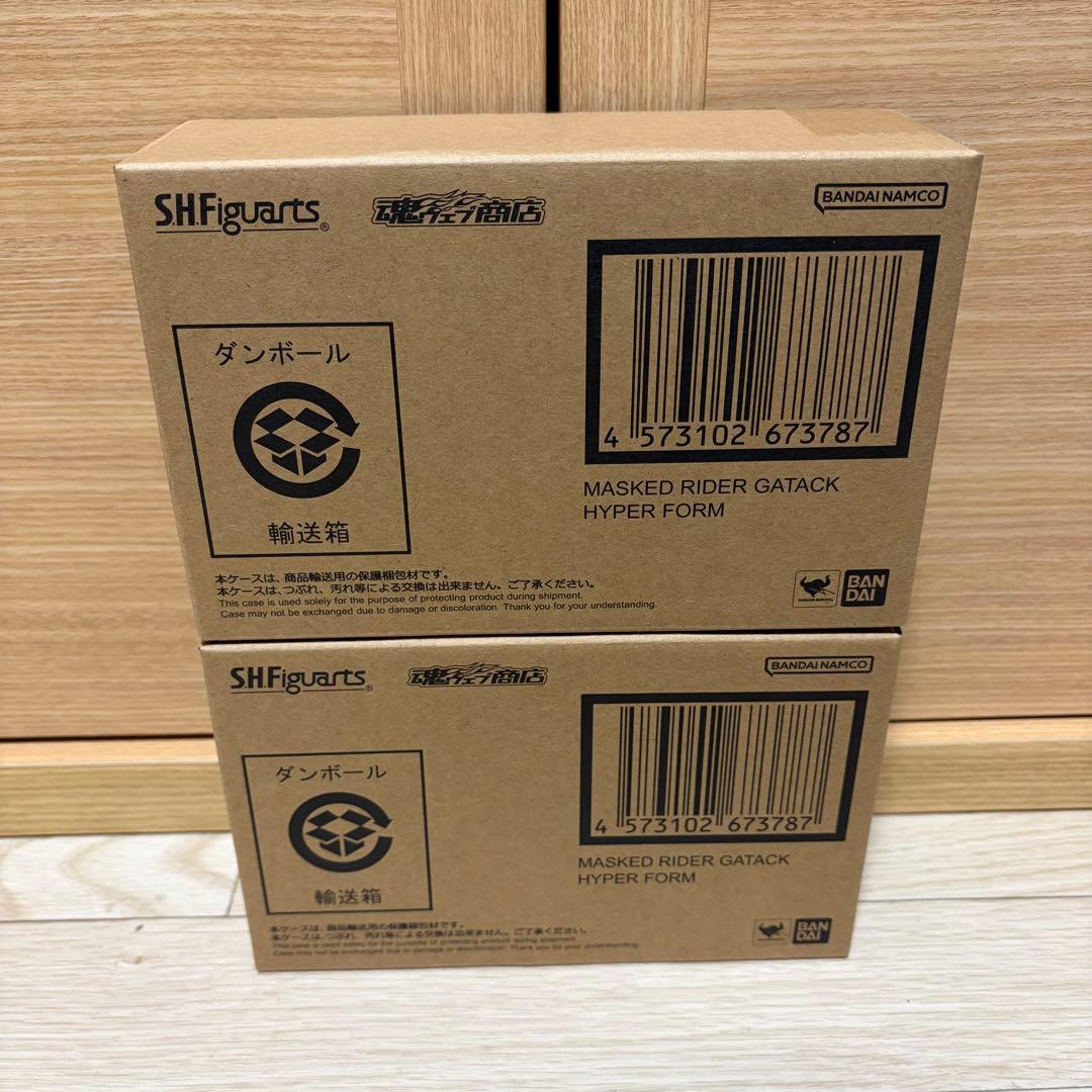 S.H.Figuarts 真骨彫製法 仮面ライダーガタックハイパーフォーム 2点
