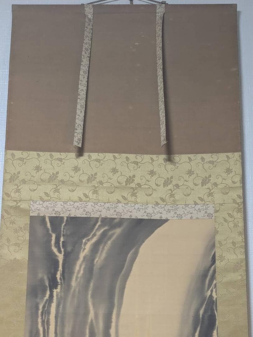 【真作】掛軸　滝景山水図　水墨美と彩色の調和　涼を呼ぶ掛物　合箱入　T195