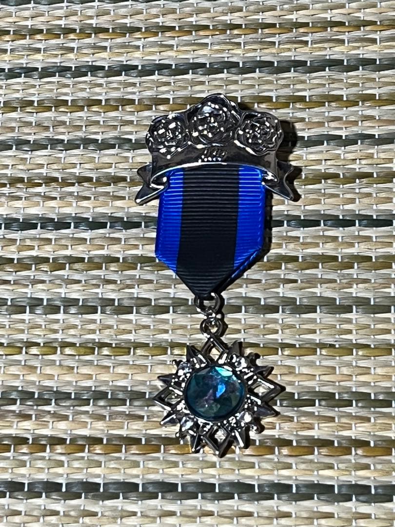 Ado エレガントおしゃれさんブローチ カムパネルラ グッズ