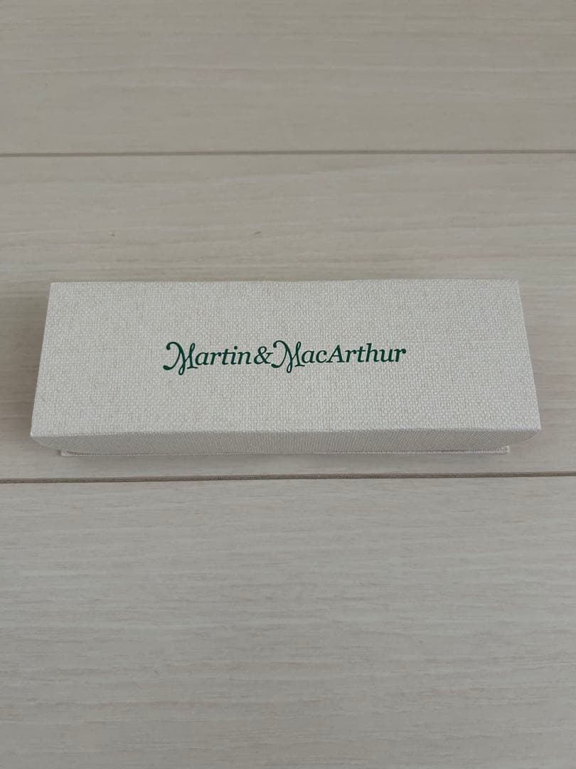Martin & MacArthur 木製ボールペンと置き物