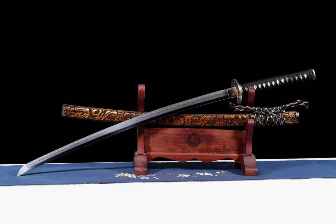 龍巻風雲 日本刀 高級本格居合刀 武具 舞踊刀 古兵器 太刀 武蔵 大漆鞘