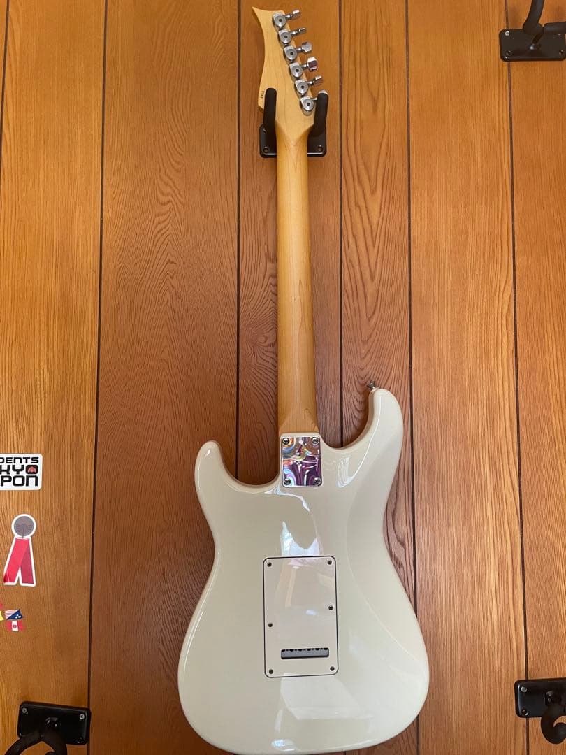 与*作様 three dots guitarsのストラトキャスタータイプ