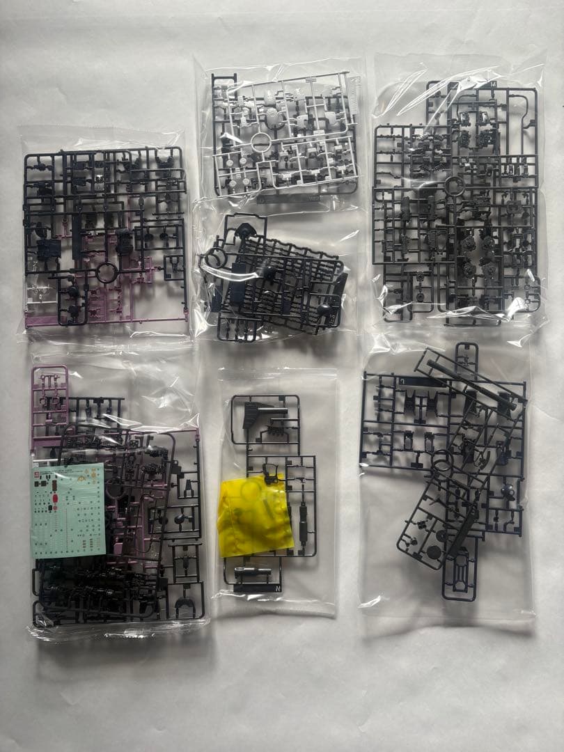 RG ザクⅡ 黒い三連星　アクションベース付き3体セット