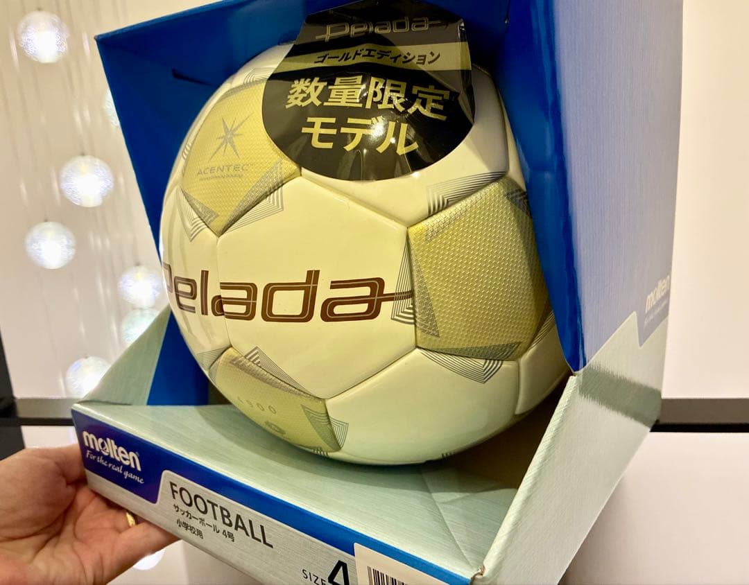 新品未使用molten ペレーダ4号サッカーボール