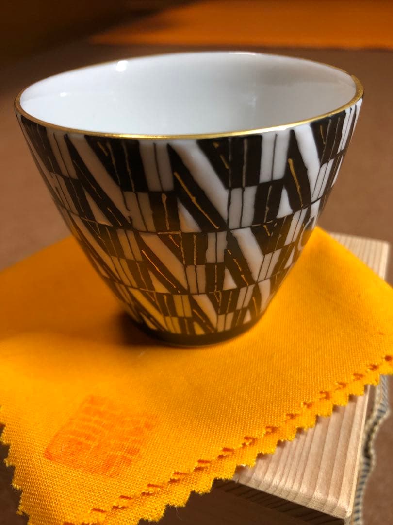 多田 幸史　九谷焼 幾何紋白金彩茶碗