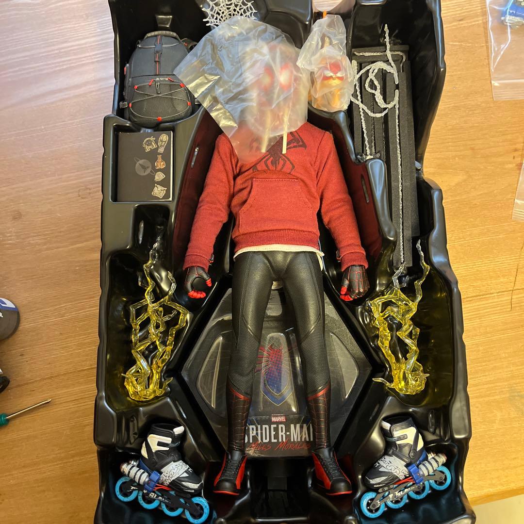 ホットトイズ マイルス・モラレス スパイダーマン 売店の看板猫スーツ版
