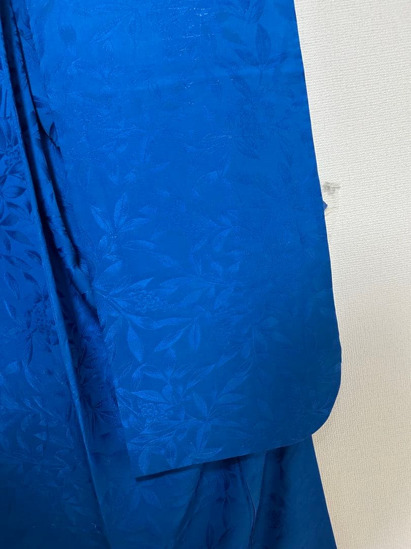 【 最終値下げ 】モダンでポップ　花柄　振袖　４０