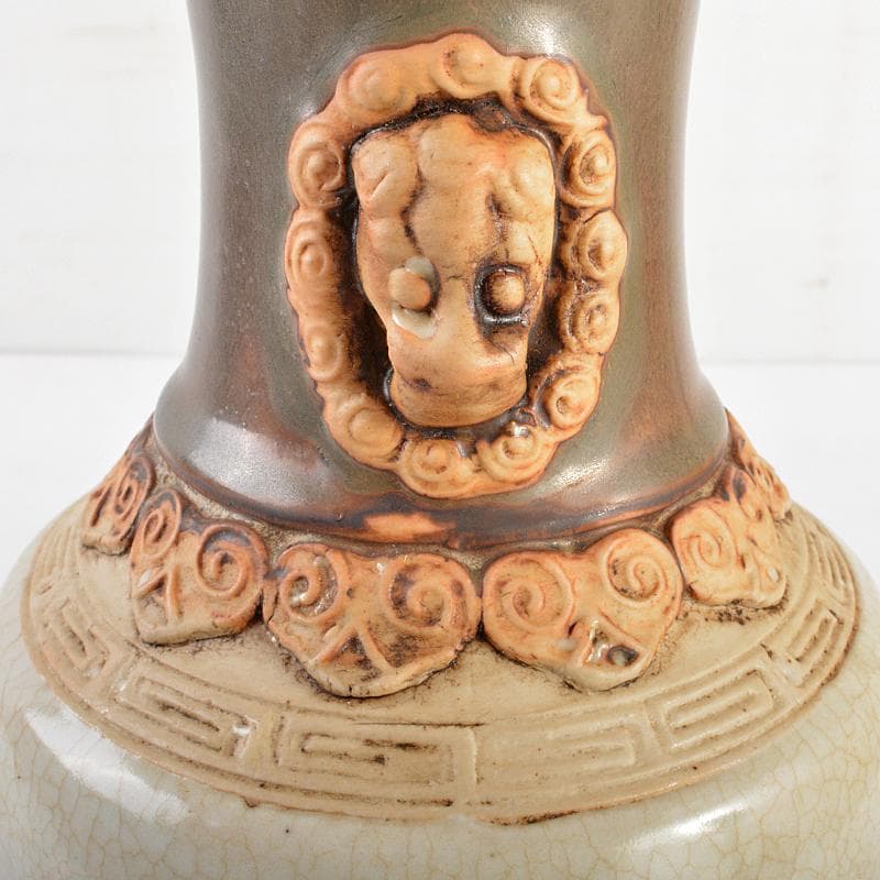 中国　耀州窯青磁　貼神獣面文瓶　唐木台付　在銘　M　R5981