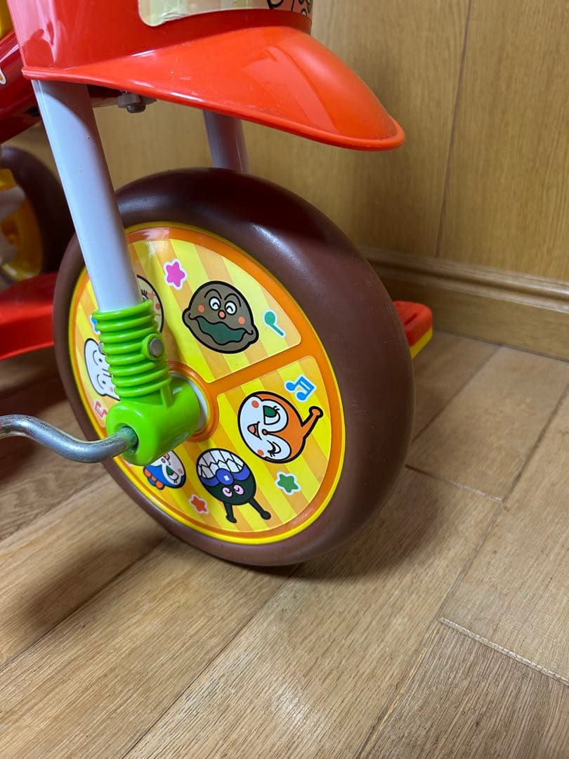 【値下げ・美品】アンパンマン・三輪車