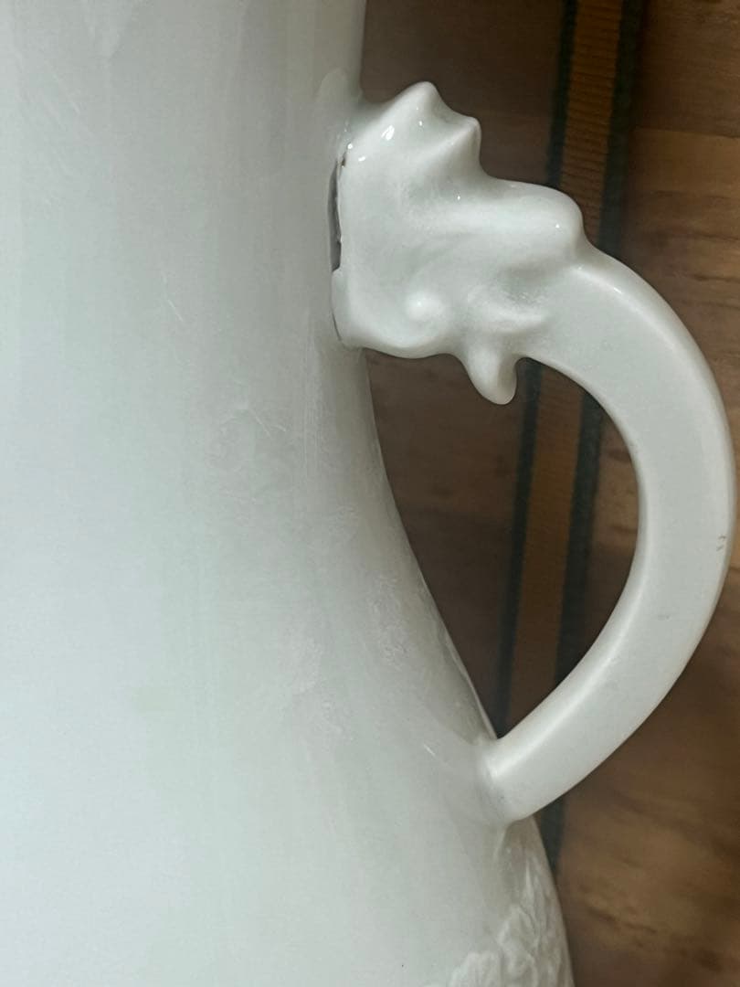 十二代　酒井田　柿右衛門　 太白菊浮上龍手　花瓶　骨董