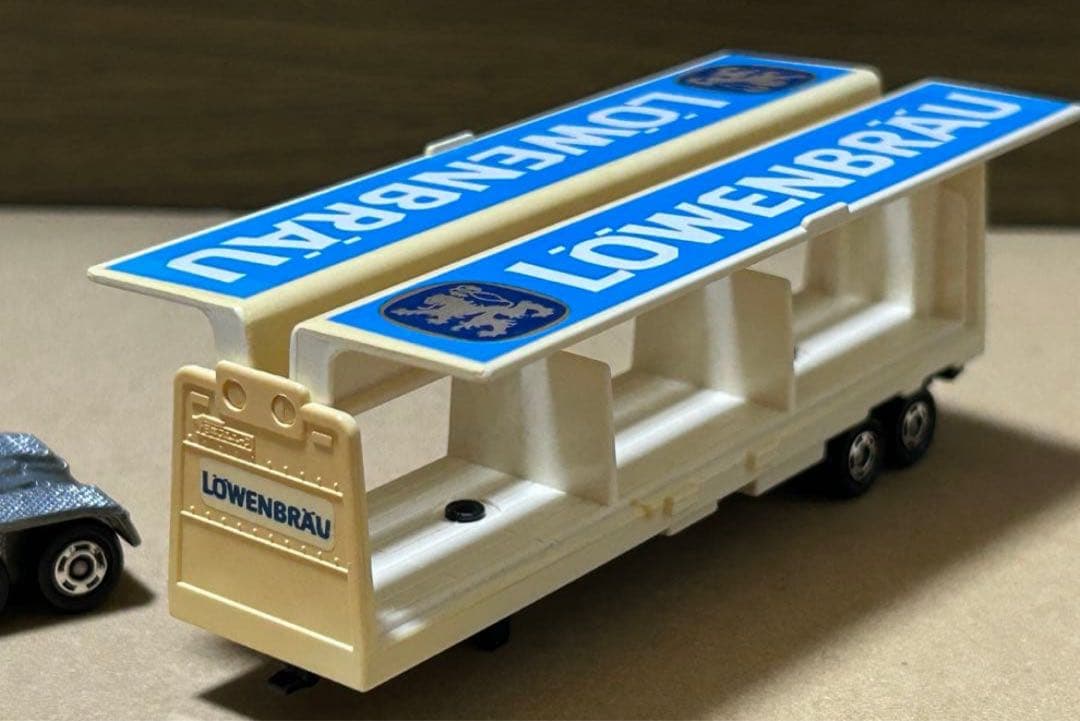 ロングトミカ いすゞ V12 ウイングルーフトレーラー LOWENBRAU