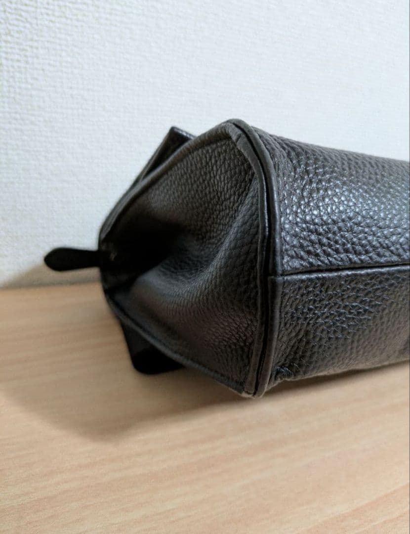 イアパピヨネ ワイドテープショルダーバッグ ブラック ストーン レザー