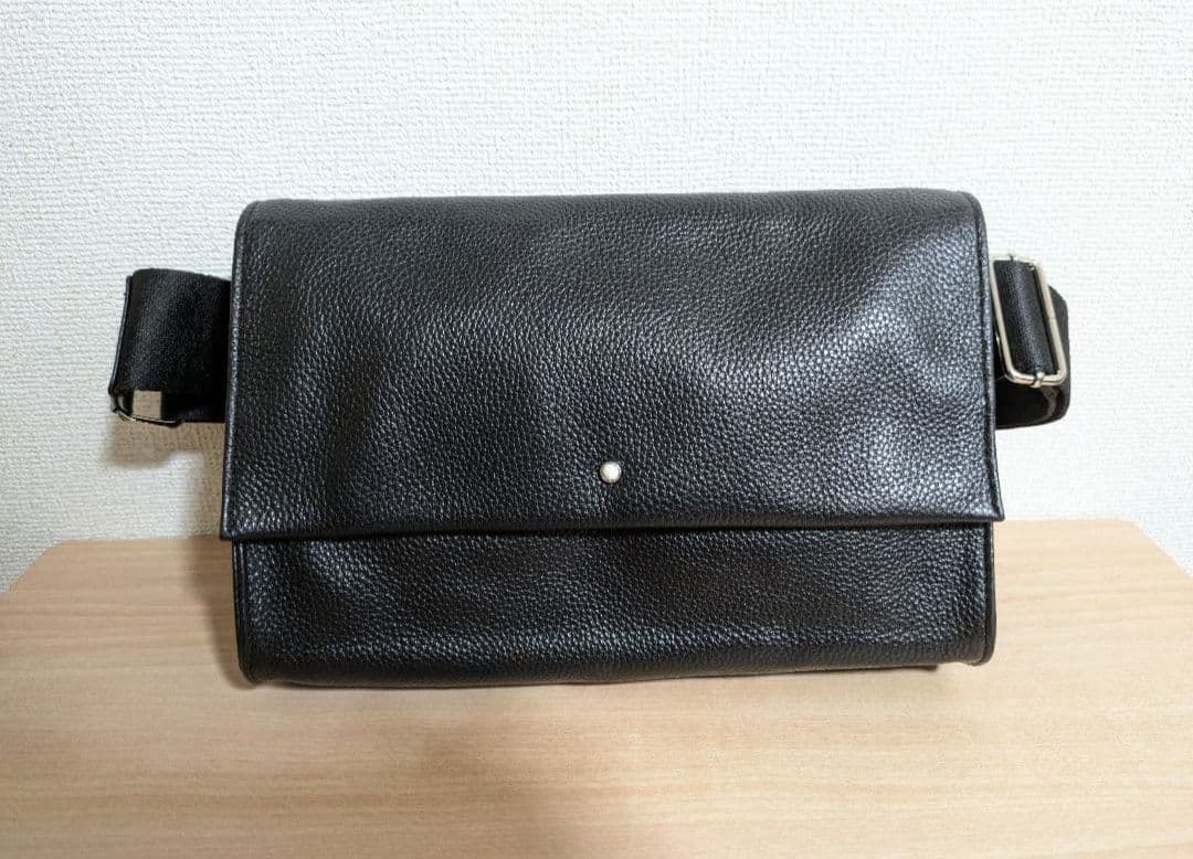 イアパピヨネ ワイドテープショルダーバッグ ブラック ストーン レザー