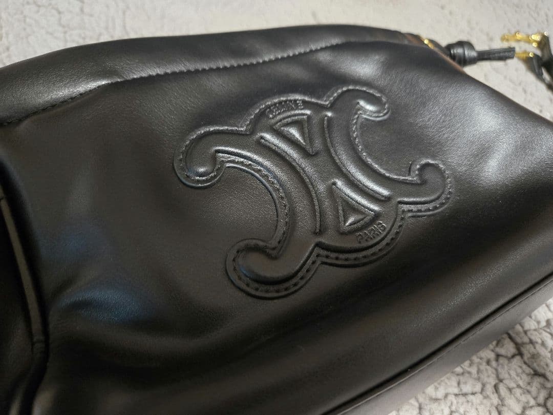 【値下】セリーヌ スモール カバ ドローストリング キュイル トリオンフ