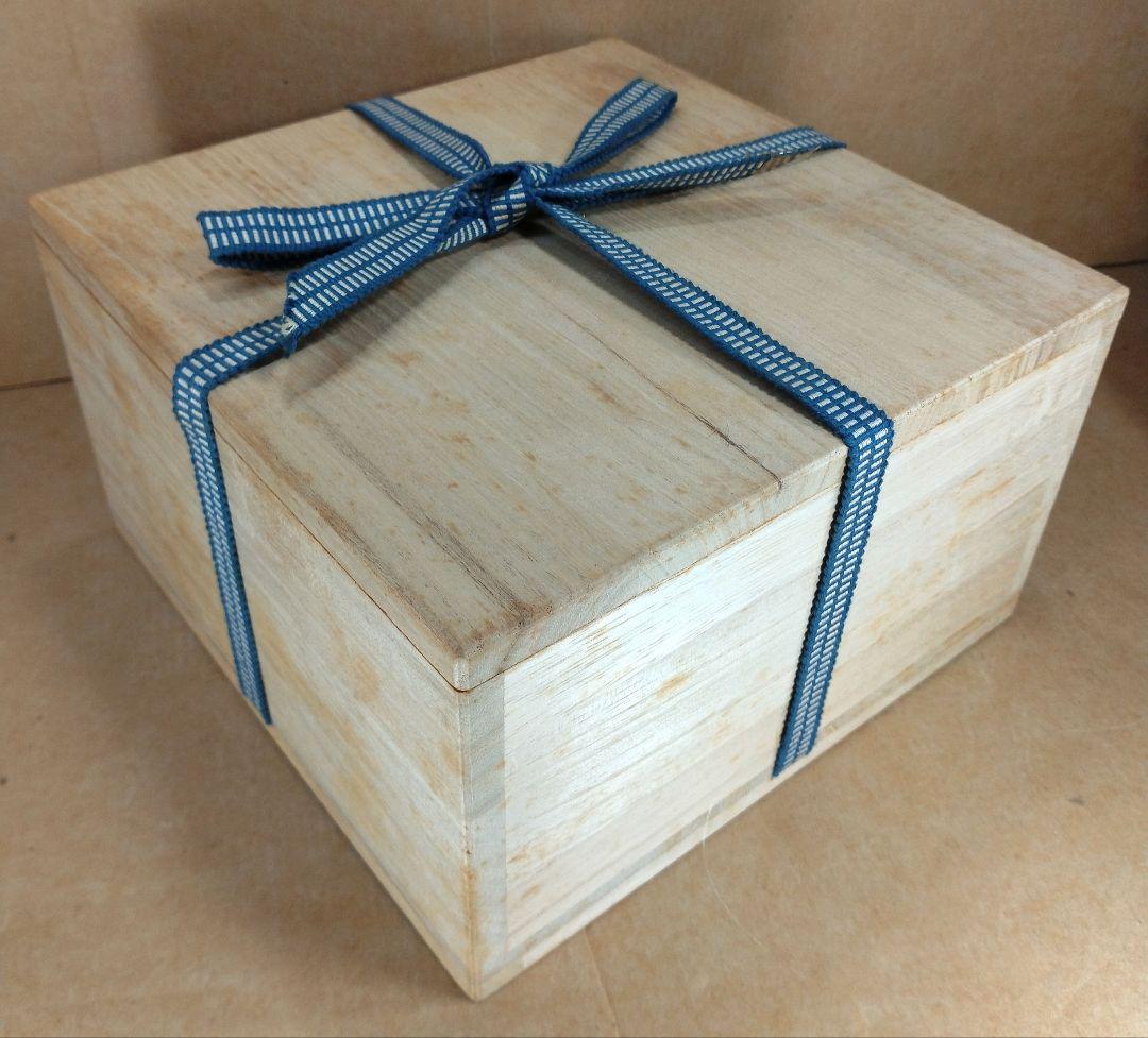 【本物保証】金城次郎 マカイ(壷屋焼魚紋茶碗）共箱 栞 美品 やちむん 人間国宝