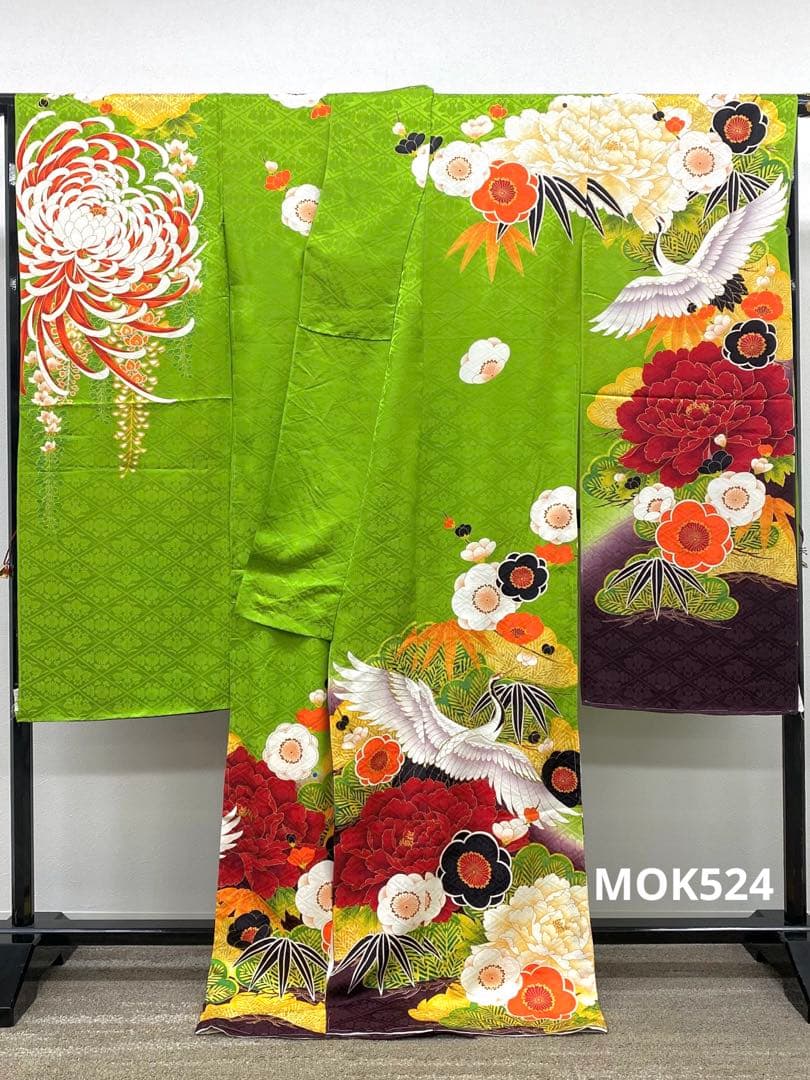 振袖 仮絵羽 刺繍 金彩 紋意匠 牡丹 大輪 正絹 未仕立て品 八掛付き