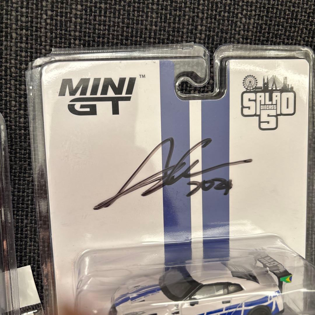 MINI GT LB★WORKS Nissan GT-R (R35) サイン入り