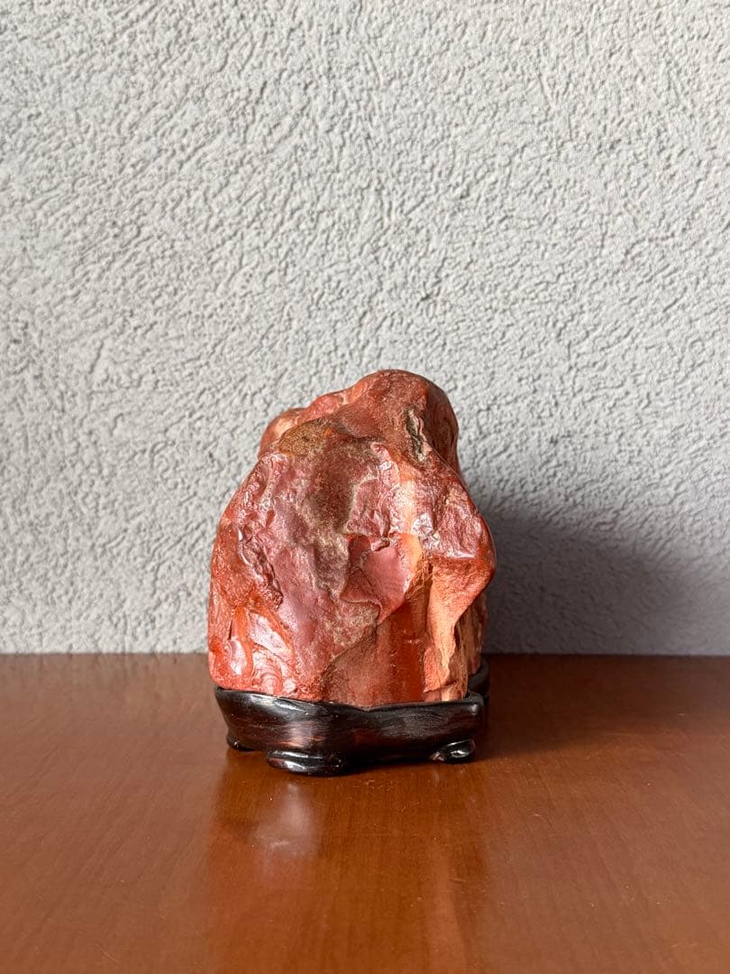 赤玉石　横幅約22㎝×奥行約11㎝×高さ約14㎝　総重量(台座付)約4600g