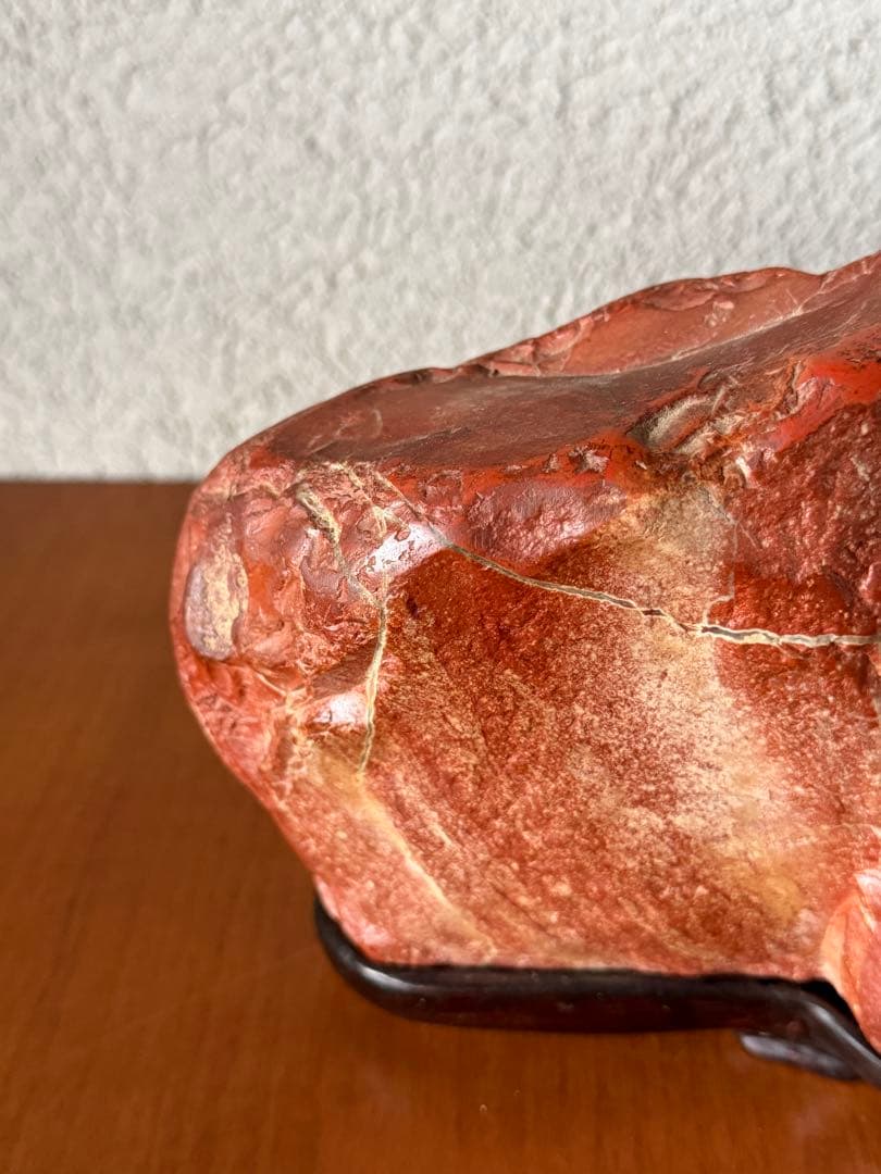 赤玉石　横幅約22㎝×奥行約11㎝×高さ約14㎝　総重量(台座付)約4600g