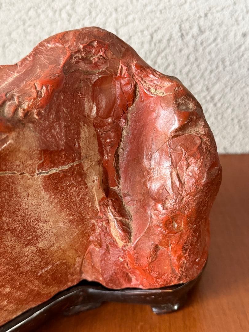 赤玉石　横幅約22㎝×奥行約11㎝×高さ約14㎝　総重量(台座付)約4600g