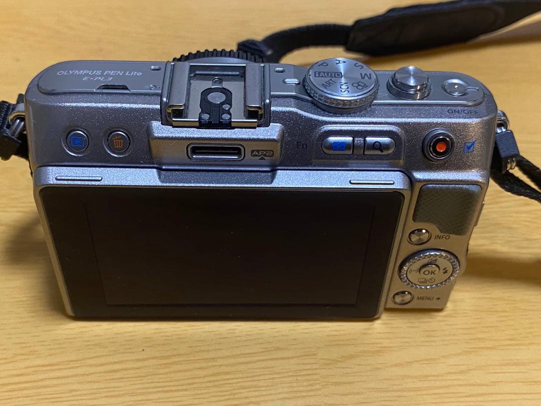 OLYMPUS E-PL3 ミラーレス一眼 本体とレンズ2本