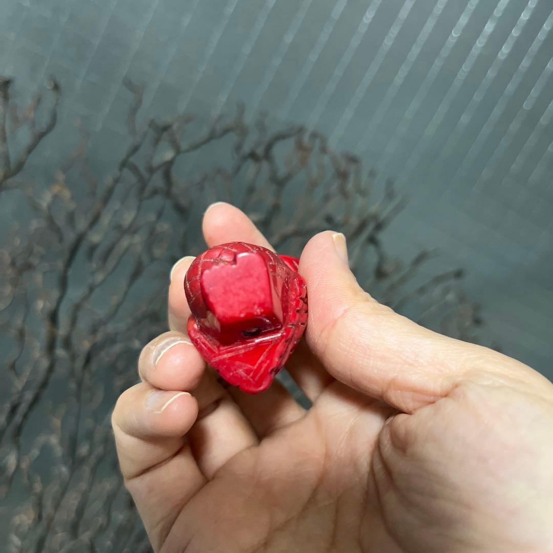 骨董　工芸細工　血赤珊瑚　山珊瑚　梟　フクロウ　モチーフ　根付　御守り