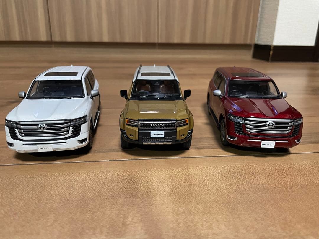 ランドクルーザー色見本1/30ミニカー