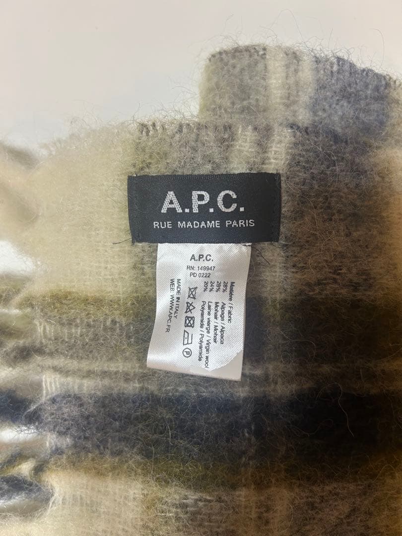 だいきんぐ⭐︎　A.P.C マフラー Elie