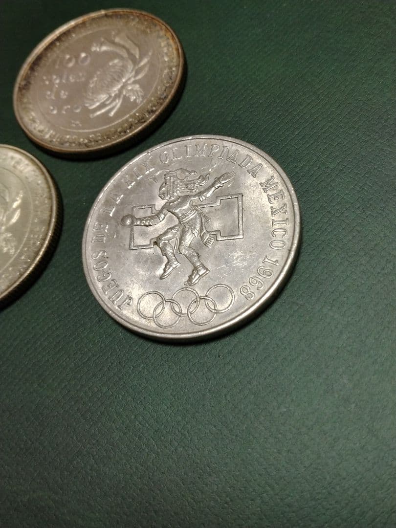 ペルー 100ソル銀貨2枚と メキシコオリンピック25ペソ銀貨の3枚組!!