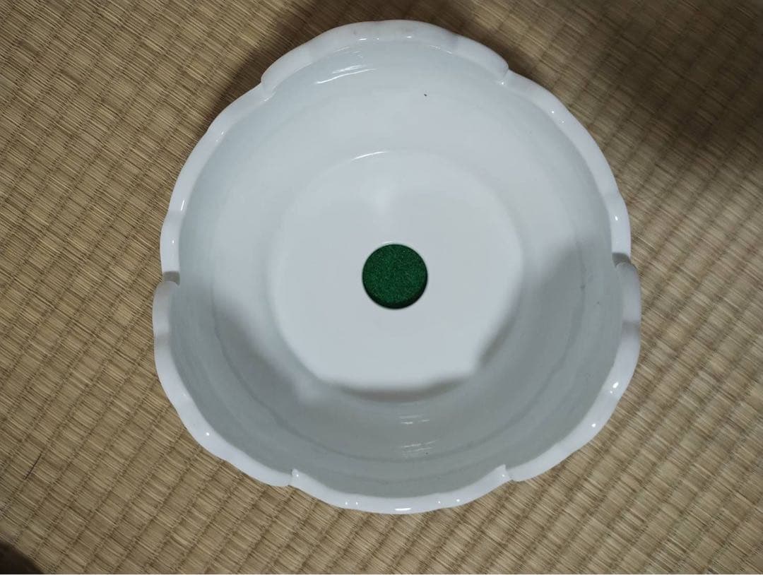 【伝統美】有田焼 勝右衛門窯の希少壺―匠の技が織りなす逸品