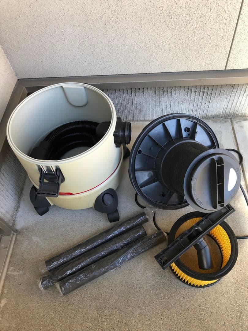 IYU　乾湿両用【水も吸い取り出来ます】 リョービ集じん機