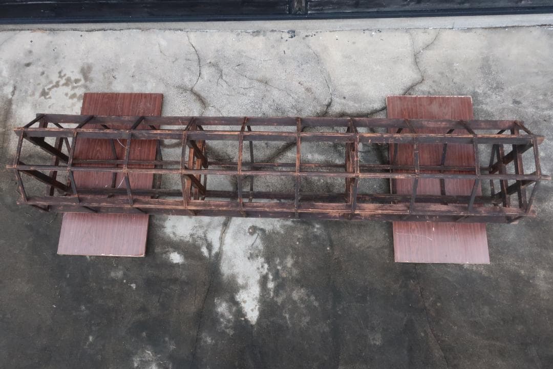 手押し 田植枠型押機 全長227ｃｍ,幅及び高さ44.0ｃｍ 破損あり