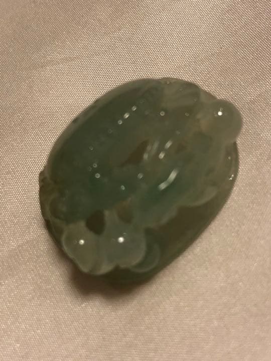 天然本翡翠透かし彫刻？