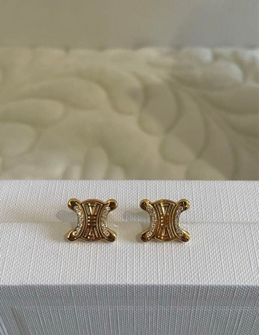 CELINE ゴールド装飾ピアス ケース付き