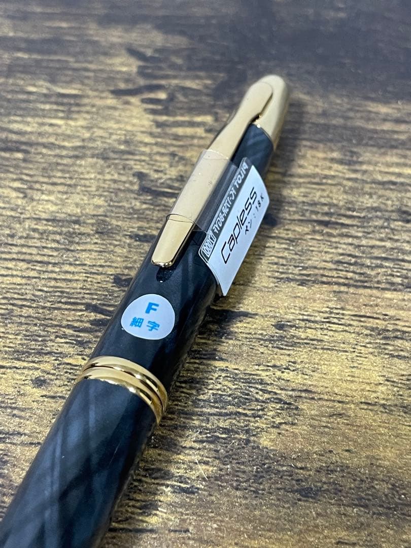 未使用　タグ付　ブラック　マーブル　18k F キャップレス　万年筆　パイロット