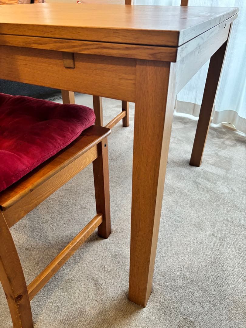 IKEA伸縮式ダイニングテーブル「BJURSTA」