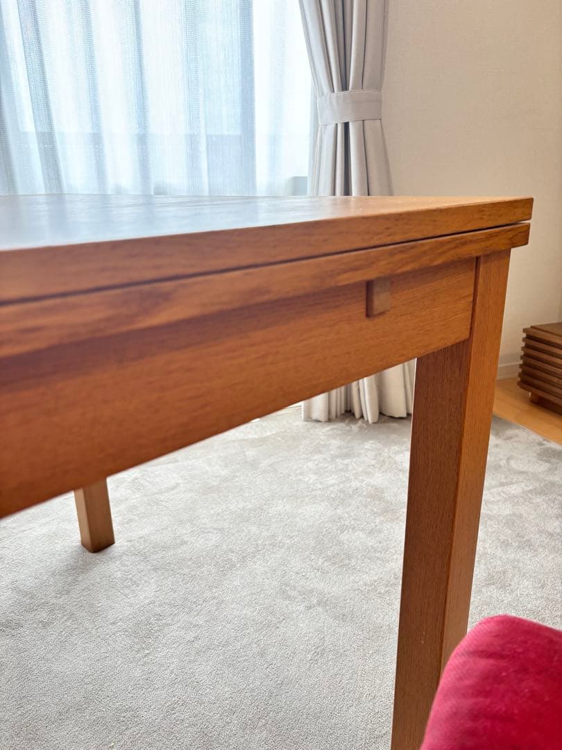 IKEA伸縮式ダイニングテーブル「BJURSTA」