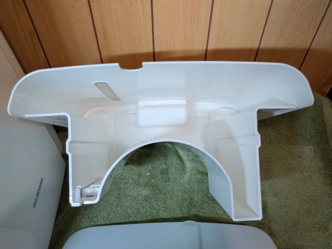 特価アイリスオーヤマ除湿機衣類乾燥 除湿　キャスター付コンプレッサー式　20年製