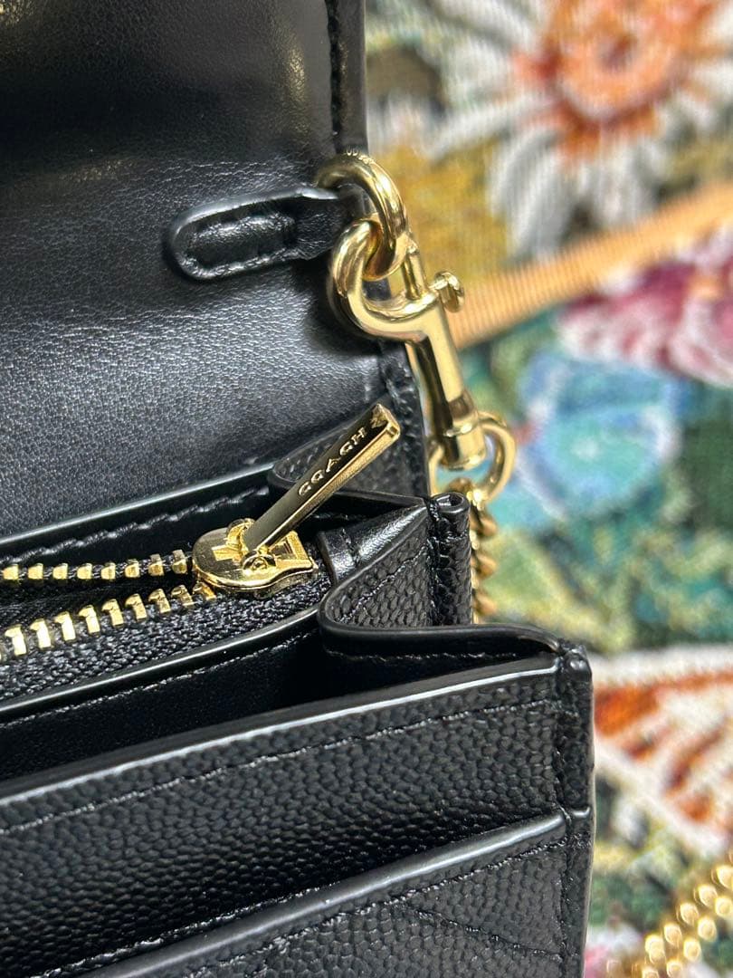 【美品】coach、コーチ、ブラックレザーキルティングゴールドショルダーバッグ