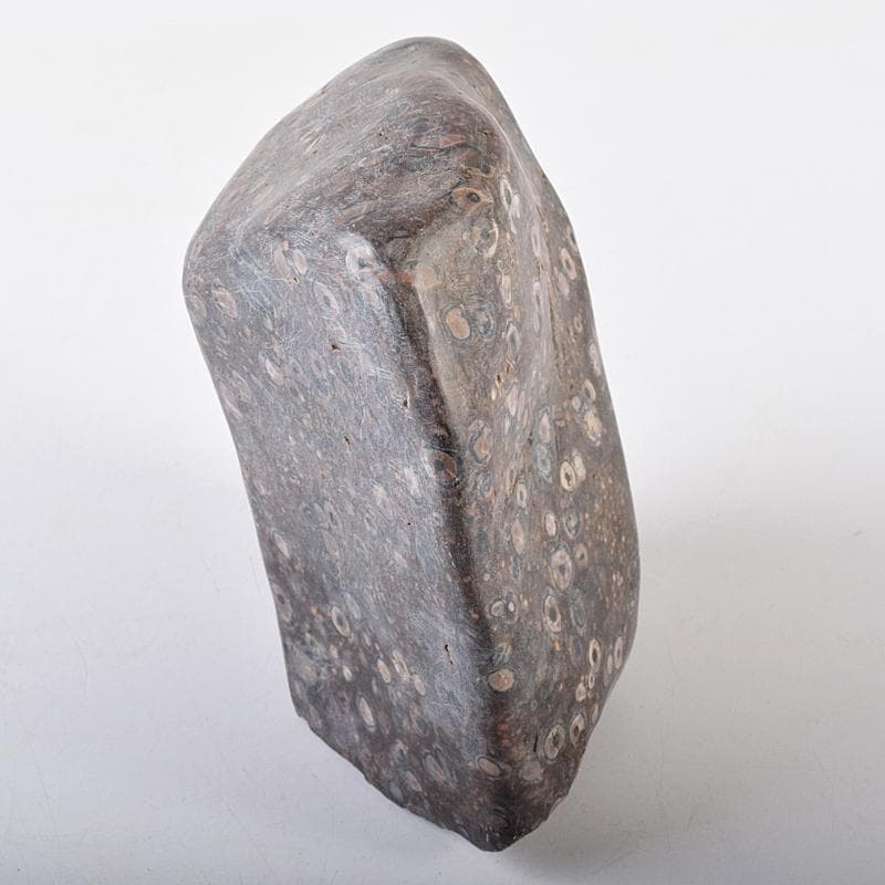 天然石　鑑賞石　梅花石　置物　重さ約2222g　V　R8610