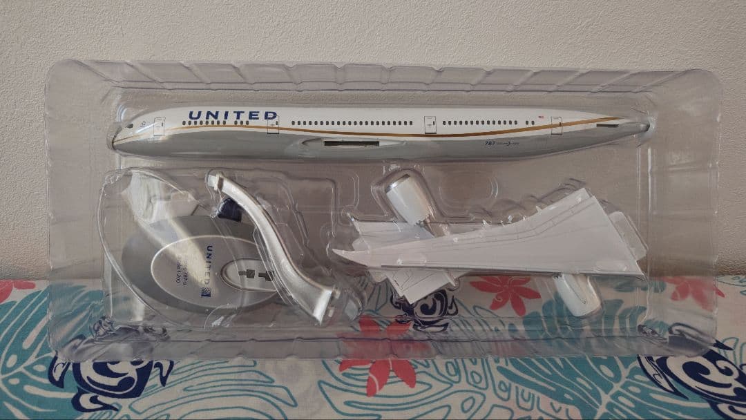 United航空 飛行機模型 Boeing 787-9 scale 1/200