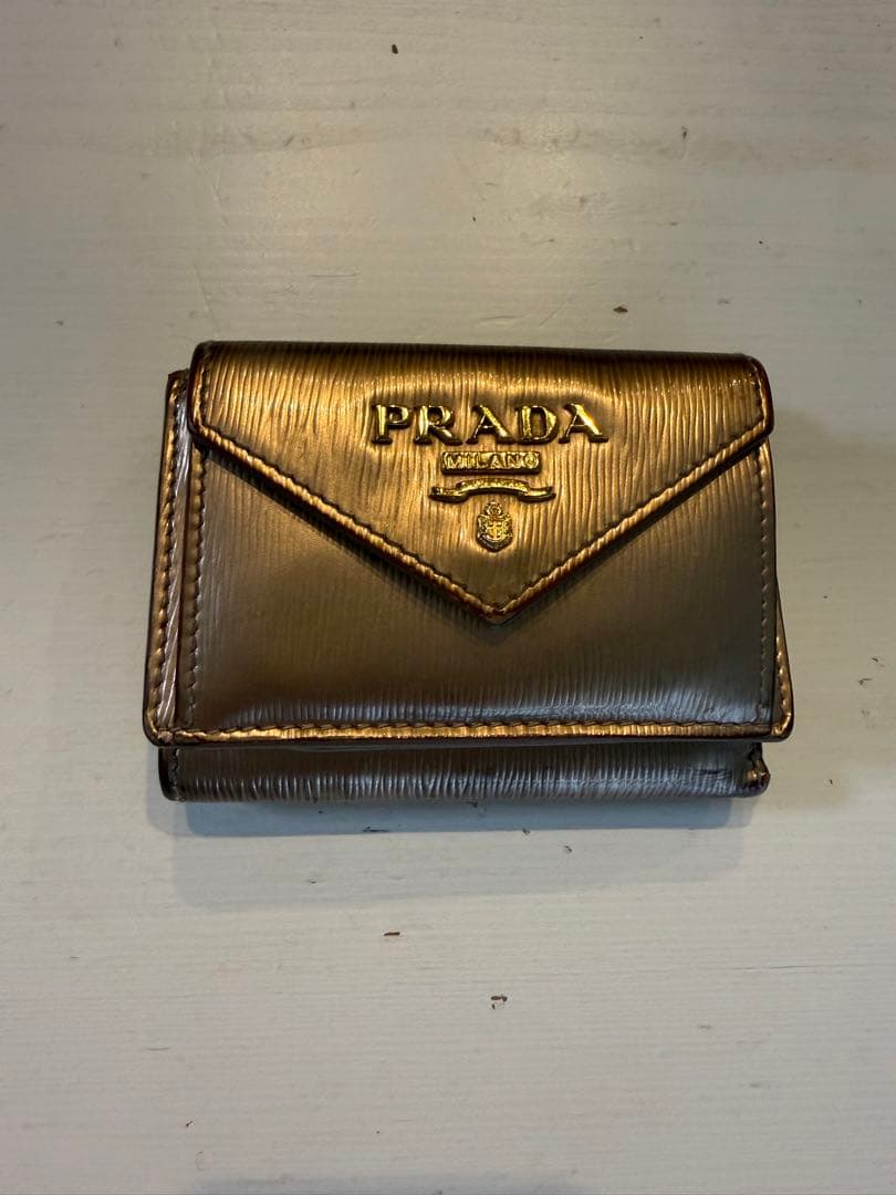 PRADA ゴールドレザー 三つ折り財布