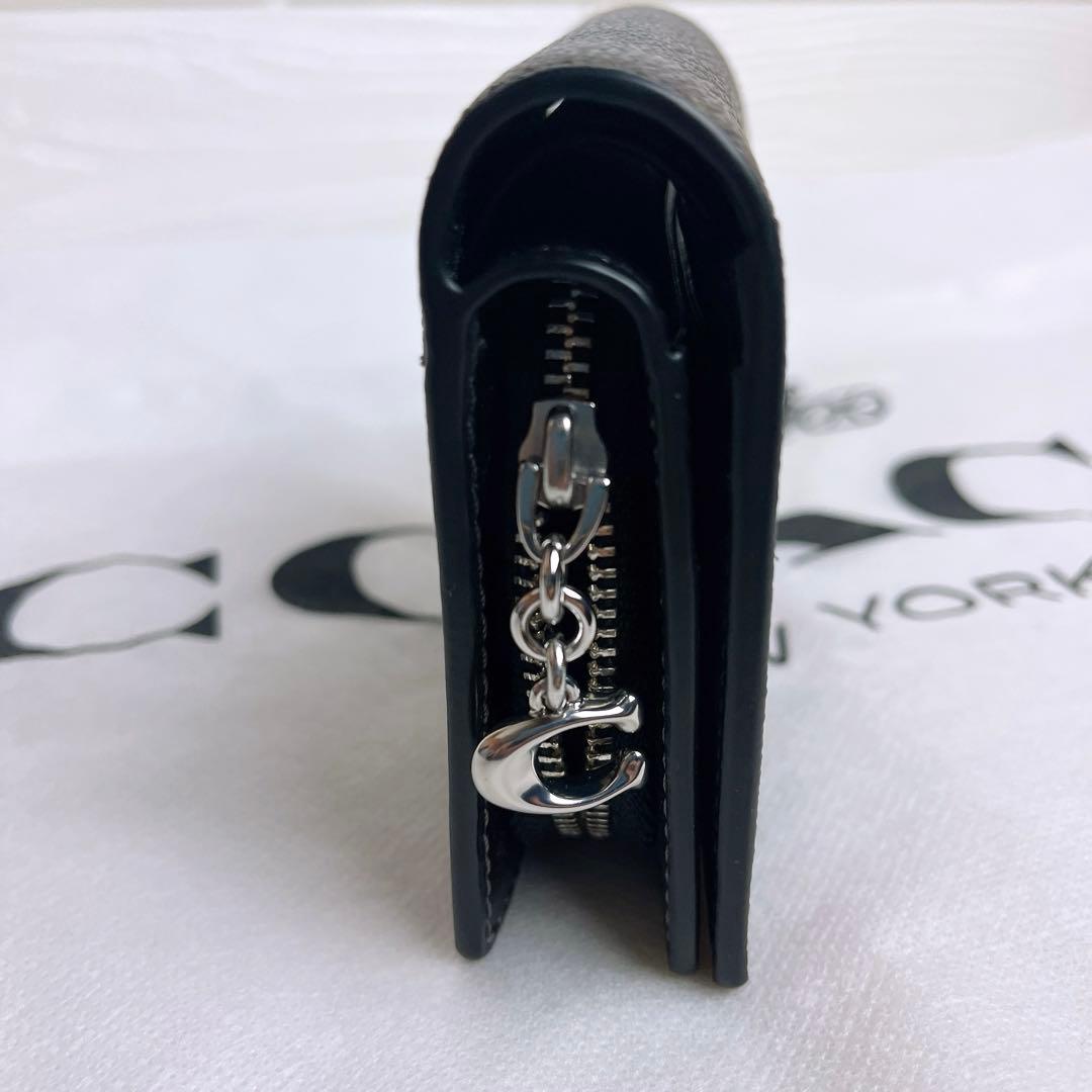 新品未使用 COACHコーチ 財布 コンパクト 二つ折り シグネチャー チャーム