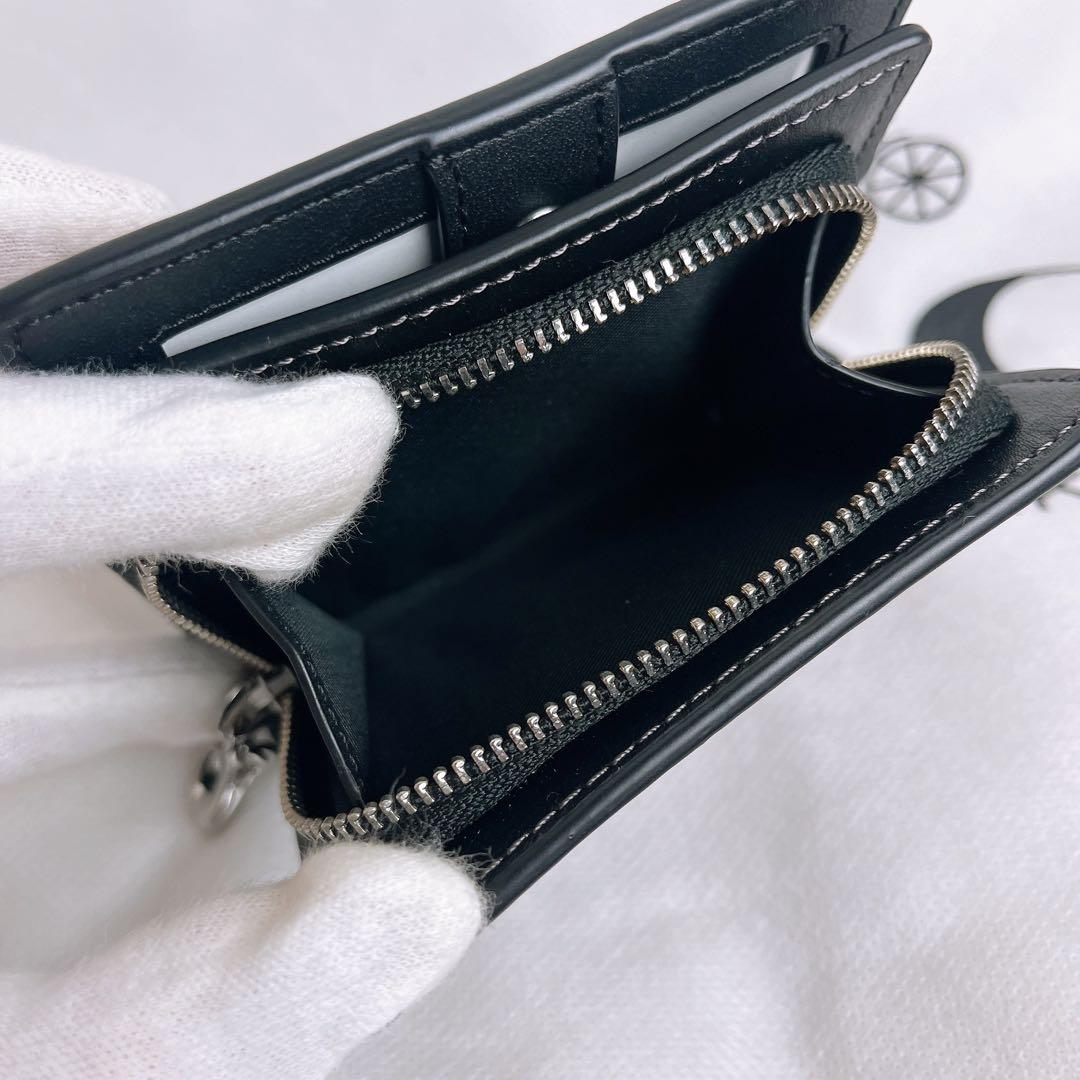 新品未使用 COACHコーチ 財布 コンパクト 二つ折り シグネチャー チャーム