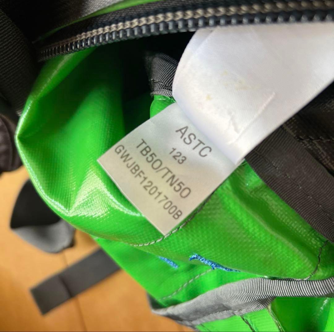 ノースフェイス　ボストンバッグ　スポーツバッグ　リュック　ロゴ入り　旅行　大容量