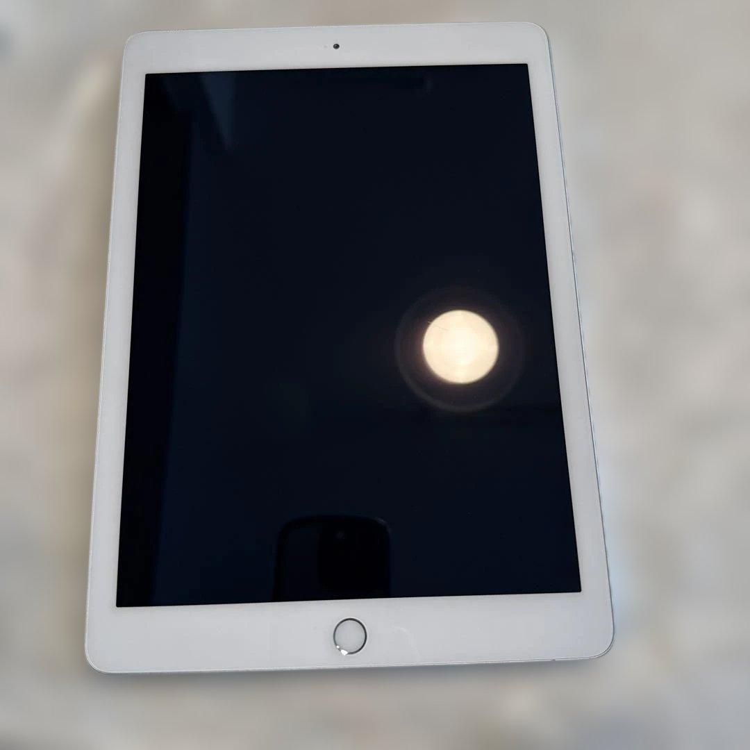 Apple iPad 第6世代　A1893　Wi-Fiモデル　シルバー　32GB